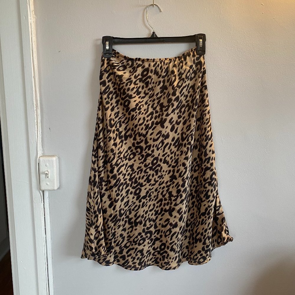 NEVER WORN Cheetah Print Midi Skirt
